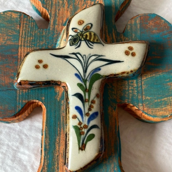Artistic Wooden Cross with Bluebonnets & Bee Design- Handcrafted- made in Mexico - Picture 2 of 16